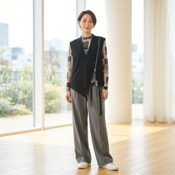 ファスナーがきれいな 黒のVネックベスト 綿混 フリーサイズ
